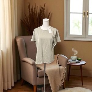 A‎ new day T-Shirt SZ LG. NWT